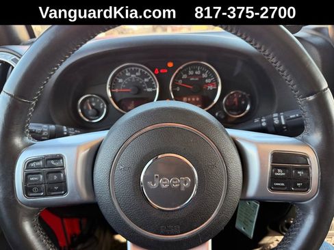 Used 2016 Jeep Wrangler Unlimited Rubicon image 21