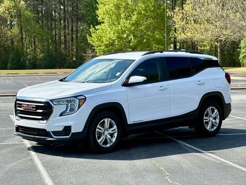 Used 2022 GMC Terrain SLE w/ Driver Convenience Package image 2