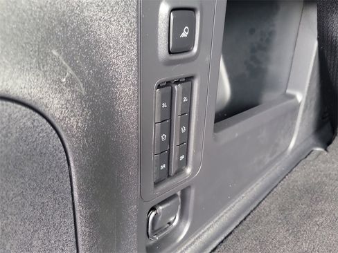 Used 2025 Ford Expedition Platinum image 9