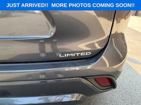 Used 2025 Toyota Highlander Limited FWD image 6