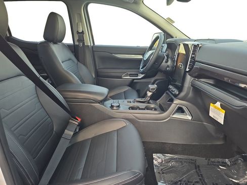 Used 2025 Ford Ranger Lariat w/ Chrome Accent Package image 16