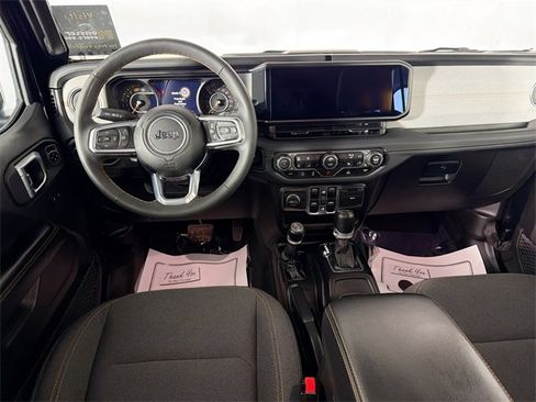 Used 2024 Jeep Wrangler Sahara image 21