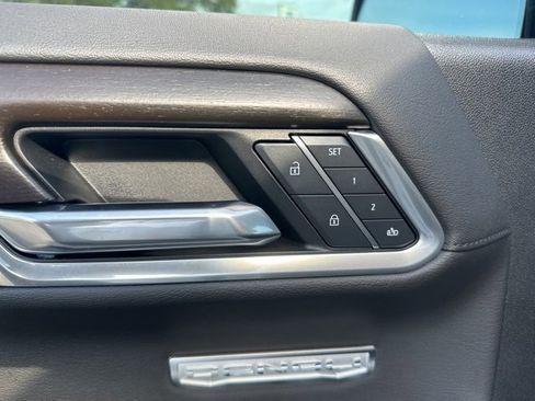 Used 2025 GMC Sierra 1500 Denali image 8