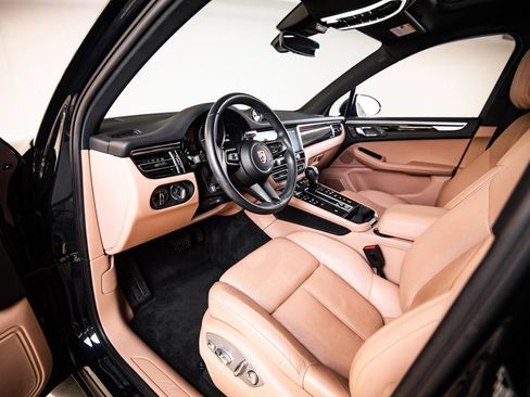 Certified 2023 Porsche Macan AWD/4WD image 4