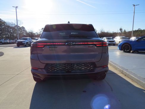 Used 2024 Chevrolet Equinox EV RS image 4