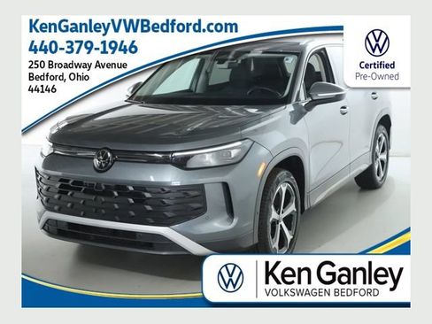 Certified 2025 Volkswagen Tiguan SE AWD/4WD image 1