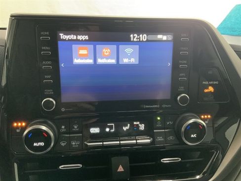 Used 2022 Toyota Highlander XLE image 29