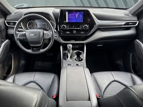Used 2024 Toyota Highlander XSE image 12