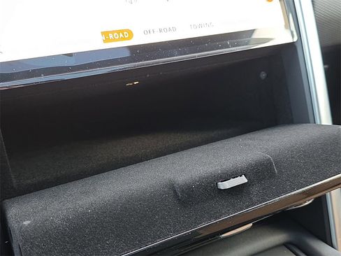 New 2026 Land Rover Discovery Limited Edition image 26