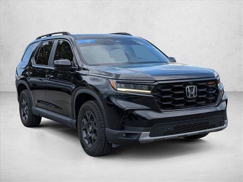Certified 2024 Honda Pilot TrailSport image 3