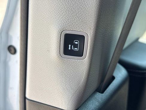 Used 2023 Chrysler Pacifica Touring-L FWD image 20