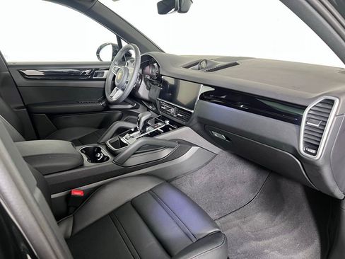 Certified 2023 Porsche Cayenne S AWD/4WD image 18