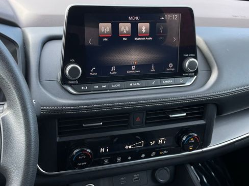 Used 2023 Nissan Rogue SV image 17