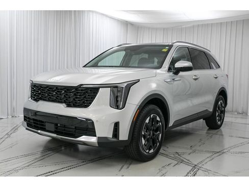 New 2026 Kia Sorento S image 4