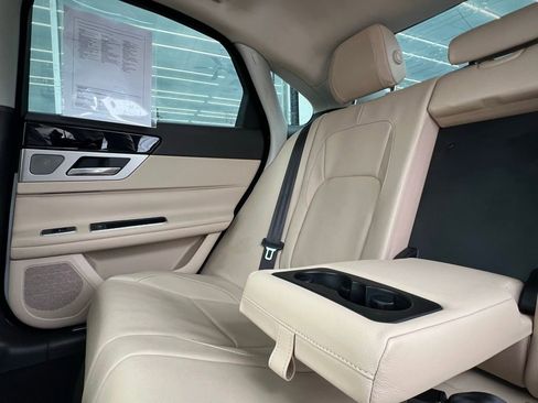 Used 2016 Jaguar XF Premium image 21