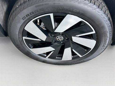 Used 2025 Volkswagen Atlas Cross Sport SE FWD image 11