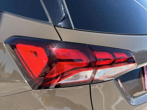 Used 2023 Chevrolet Equinox LT AWD/4WD image 11
