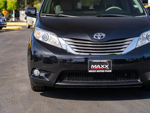 Used 2013 Toyota Sienna XLE w/ Premium Pkg AWD/4WD image 4