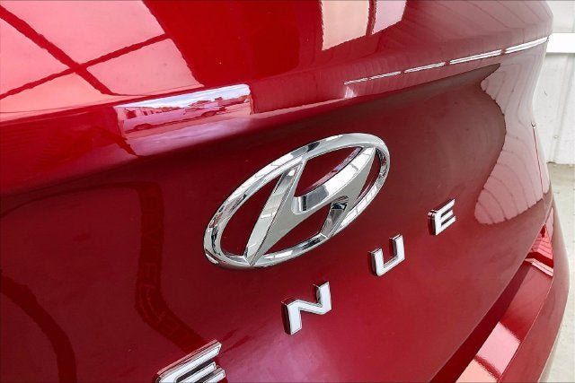 Used 2025 Hyundai Venue SEL FWD image 32