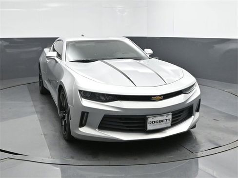 Used 2018 Chevrolet Camaro LT w/ Technology Package image 22