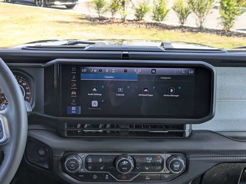 Used 2025 Jeep Wrangler Unlimited Sahara AWD/4WD image 18
