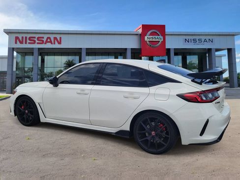 Used 2025 Honda Civic Type R image 3