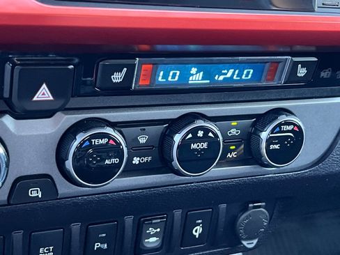 Used 2016 Toyota Tacoma TRD Off-Road image 21