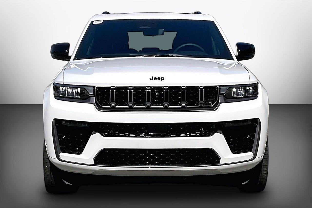 Used 2026 Jeep Grand Cherokee Limited AWD/4WD image 3