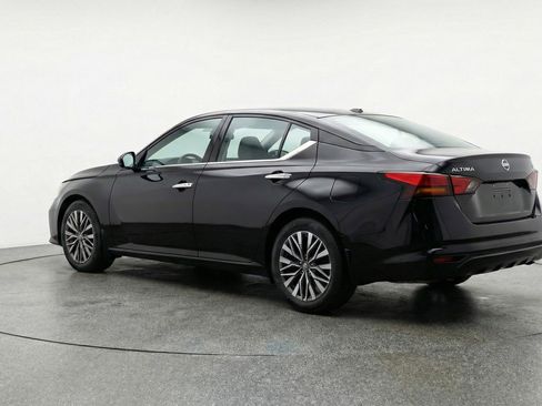 Used 2025 Nissan Altima 2.5 SV image 6