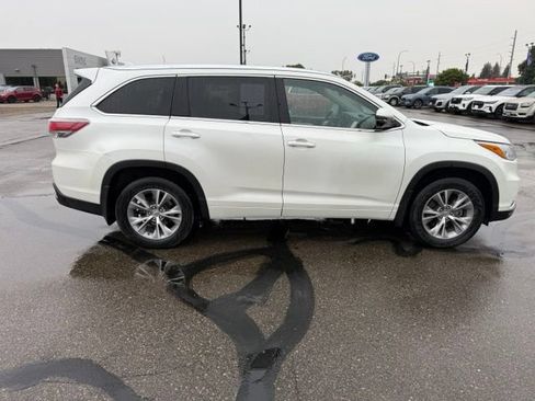 Used 2015 Toyota Highlander XLE AWD/4WD image 11