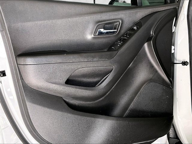 Used 2022 Chevrolet Trax LT AWD/4WD image 18