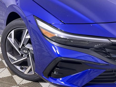 Used 2025 Hyundai Elantra SEL image 12