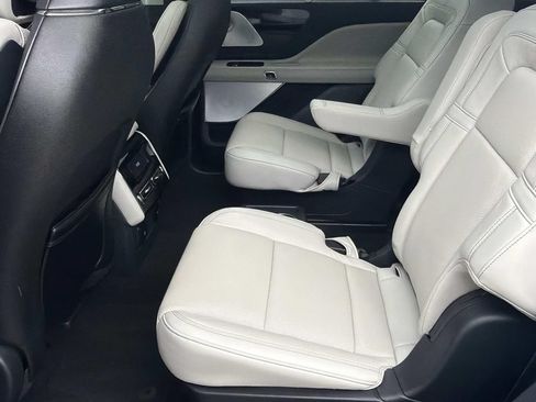 Used 2025 Lincoln Aviator Reserve w/ Equipment Group 201A AWD/4WD image 14