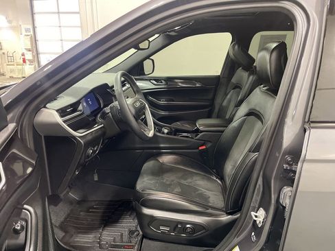 Used 2023 Jeep Grand Cherokee L Laredo image 23