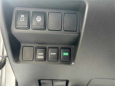 Used 2020 Nissan Rogue Sport S image 19