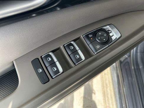 Used 2025 Kia Carnival image 23