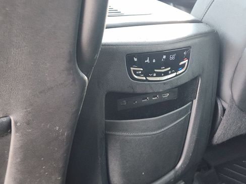 Used 2020 Cadillac Escalade ESV Premium Luxury image 39