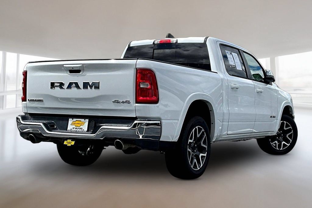 Used 2025 RAM 1500 Laramie AWD/4WD image 6
