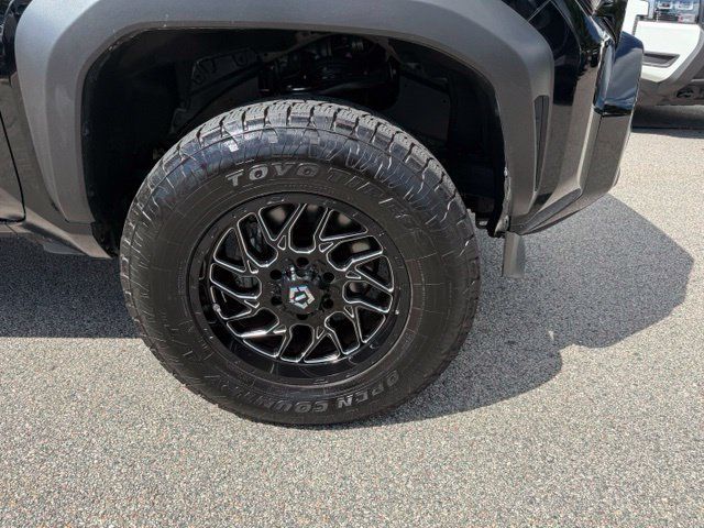 Used 2025 Toyota 4Runner SR5 AWD/4WD image 11