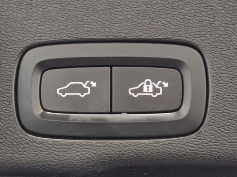 Used 2021 Volvo XC60 T5 R-Design w/ Protection Package Premier image 24