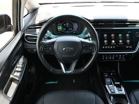 Used 2023 Chevrolet Bolt LT w/ Infotainment Package FWD image 10