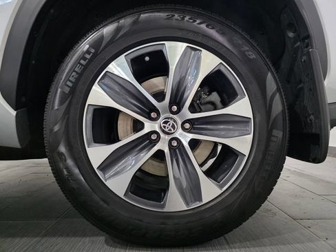 Used 2023 Toyota Highlander XLE AWD/4WD image 23