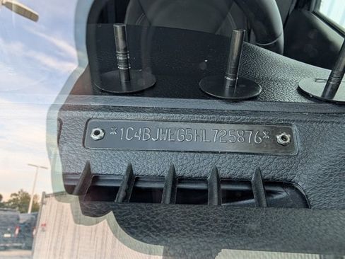 Used 2017 Jeep Wrangler Unlimited Sahara w/ Connectivity Group image 31