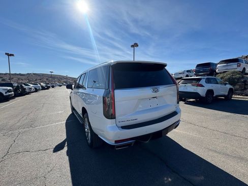Used 2021 Cadillac Escalade ESV Premium Luxury image 3
