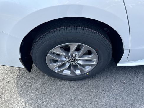 New 2025 Toyota Sienna XLE image 11