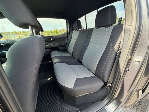 Used 2020 Toyota Tacoma TRD Off-Road w/ Blackout Package AWD/4WD image 16