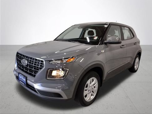 Certified 2023 Hyundai Venue SE FWD image 2