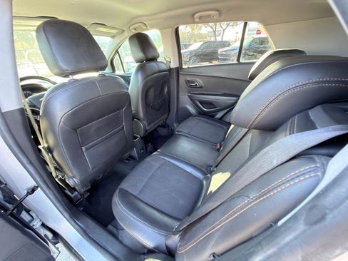 Used 2019 Chevrolet Trax LT w/ LT Convenience Package FWD image 11