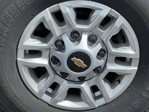 Used 2025 Chevrolet Silverado 2500 LT w/ Convenience Package AWD/4WD image 10