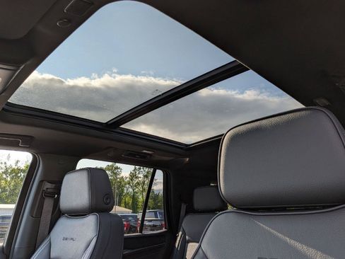 Used 2022 GMC Yukon Denali AWD/4WD image 12